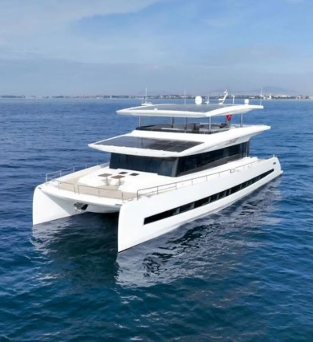 ATRAVERSIA — Catamaran solaire 24m